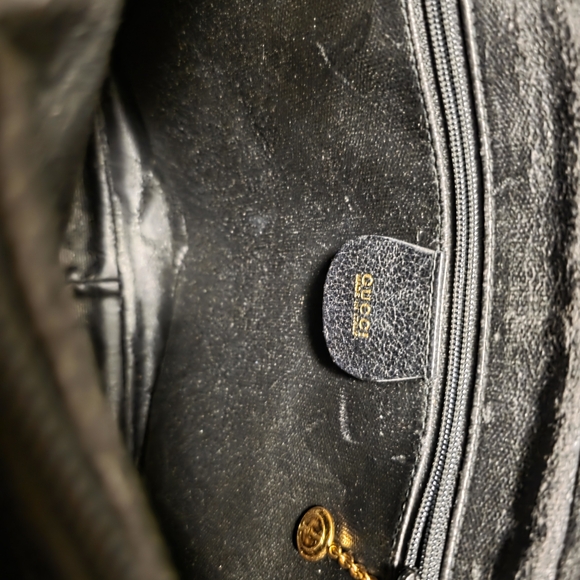 Gucci Black Textured Crossbody Bag with Gold Details - Picture 8 of 12